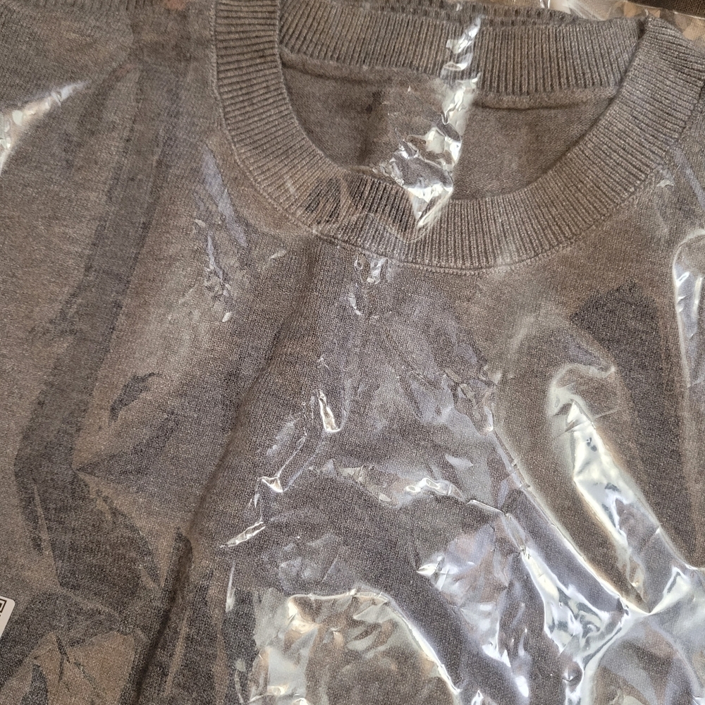 Soft Gray Cashmere Sweater - Picture 6 of 7
